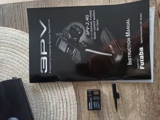 Emisora RC Futaba 3PV con receptor