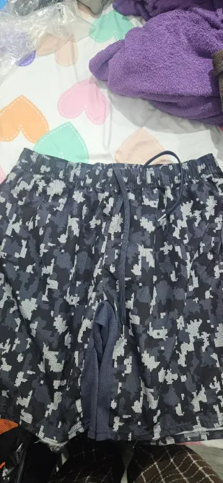 Costume da bagno con stampa militare