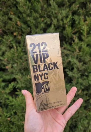 Carolina Herrera 212 VIP Black NYC MTV