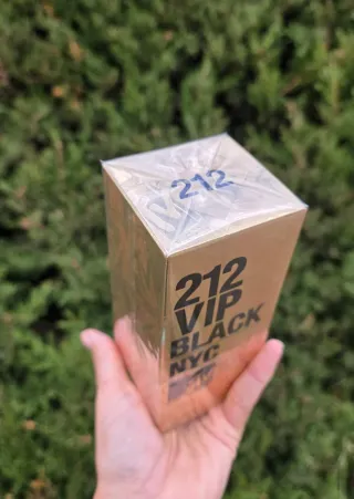 Carolina Herrera 212 VIP Black NYC MTV