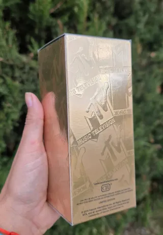 Carolina Herrera 212 VIP Black NYC MTV