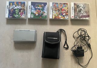 Nintendo DS Plata + 4 Juegos + Cargador + Funda