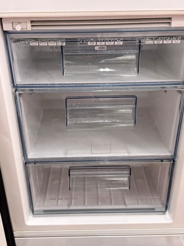 FRIGORÍFICO COMBI NO FROST MARCA AEG EN INOX