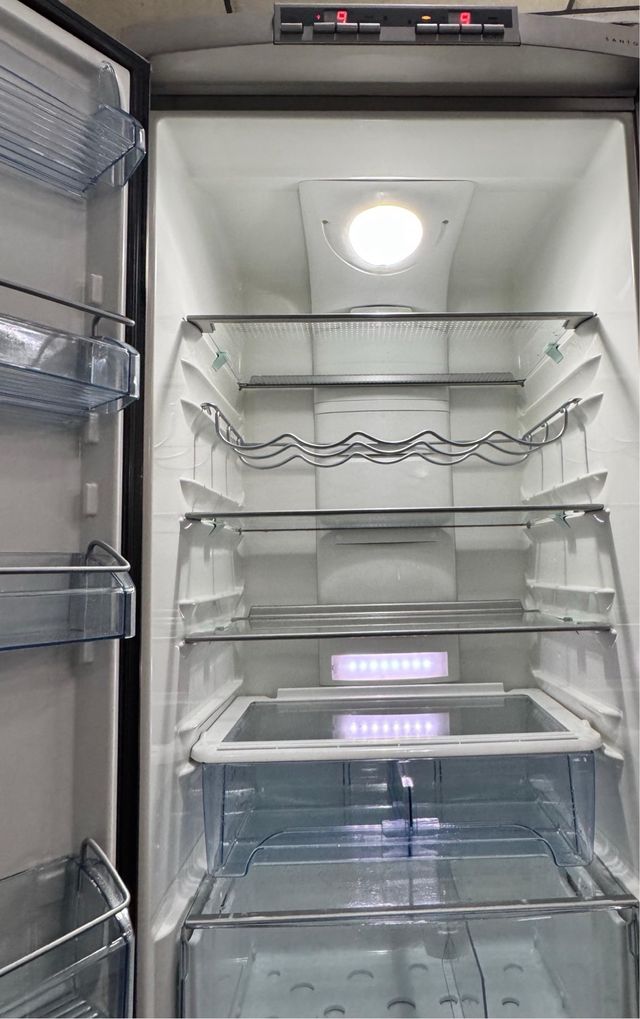 FRIGORÍFICO COMBI NO FROST MARCA AEG EN INOX