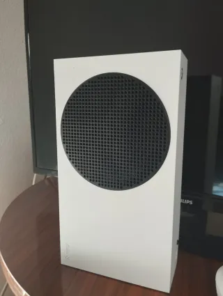 Xbox Series S con cables, mando y caja originales.