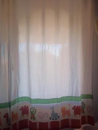 Cortina infantil de tela con animales