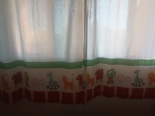 Cortina infantil de tela con animales
