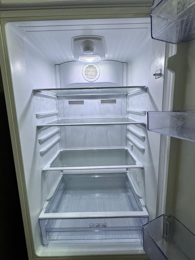 FRIGORÍFICO COMBI NO FROST MARCA BEKO