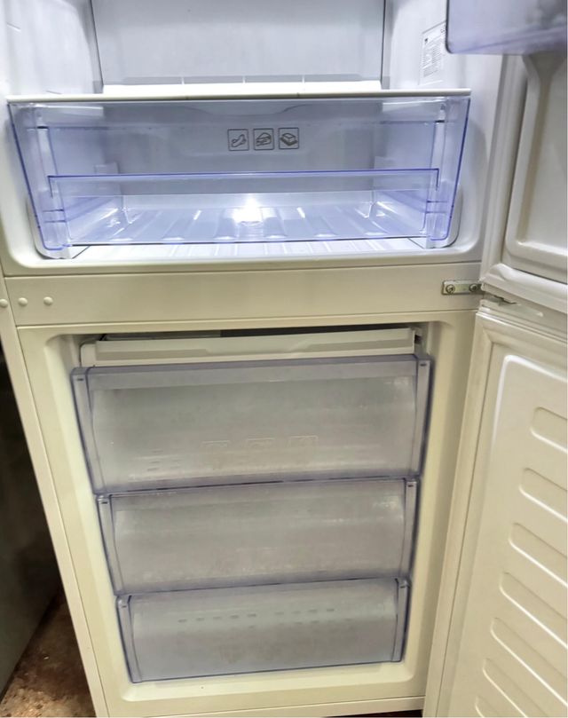 FRIGORÍFICO COMBI NO FROST MARCA BEKO