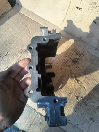 Tapa distribución BMW 320 d motor 20 4d 4d.