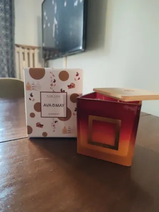 Candela profumata grande Ava & May Plum Cake