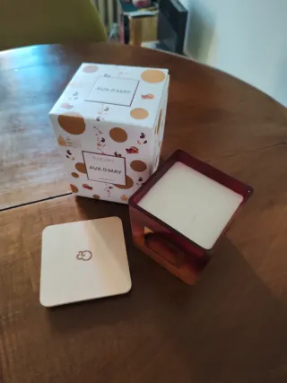 Candela profumata grande Ava & May Plum Cake