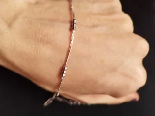 Cadena de plata con bolitas