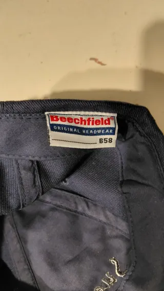 Cappellino blu con ricamo Suegno