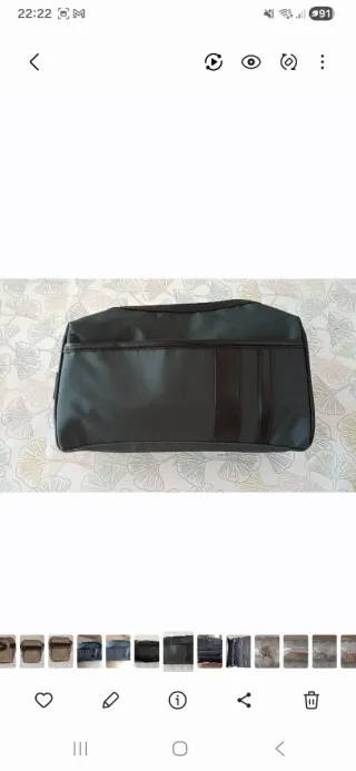 Neceser de viaje negro.