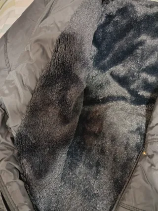 Abrigo negro mujer con capucha