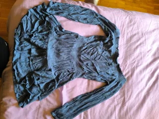 Vestido azul con detalles plateados