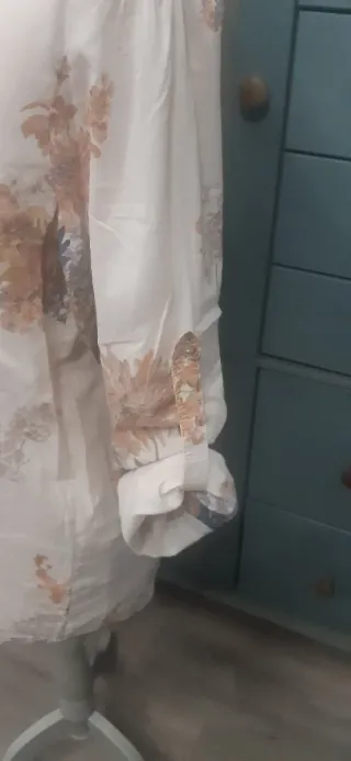 Blusa Zara manga larga floral