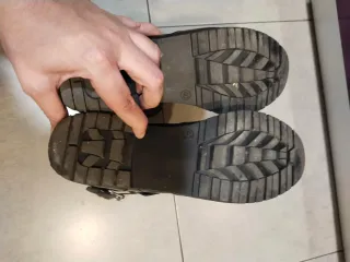 Botines negros con hebillas marca Buonarotti