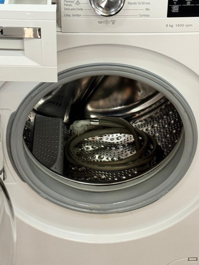 LAVADORA DE CARGA FRONTAL MARCA BOSCH DE 8 KILOS