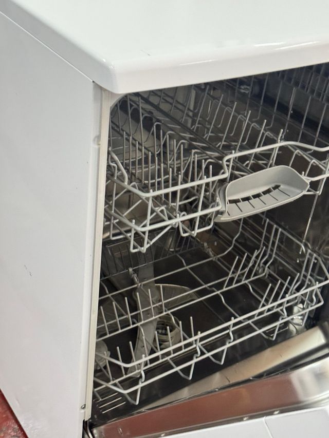 LAVAVAJILLAS MARCA BOSCH SERIE4