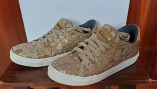 Zapatillas Guess 36 doradas brocadas con piel