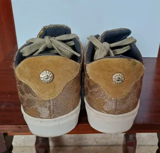 Zapatillas Guess 36 doradas brocadas con piel