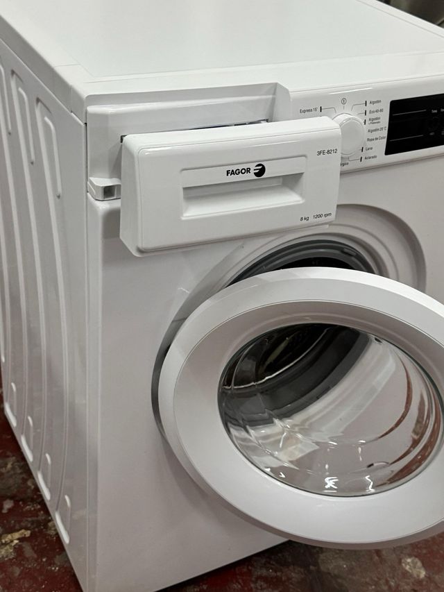 LAVADORA DE CARGA FRONTAL MARCA FAGOR DE 8 KILOS
