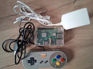 Raspberry Pi 3B + Fuente + Mando + Recalbox