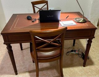 Tavolo e sedie da ufficio in legno e pelle