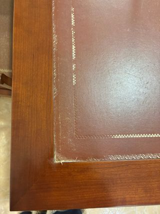 Elegante mesa y sillas de oficina