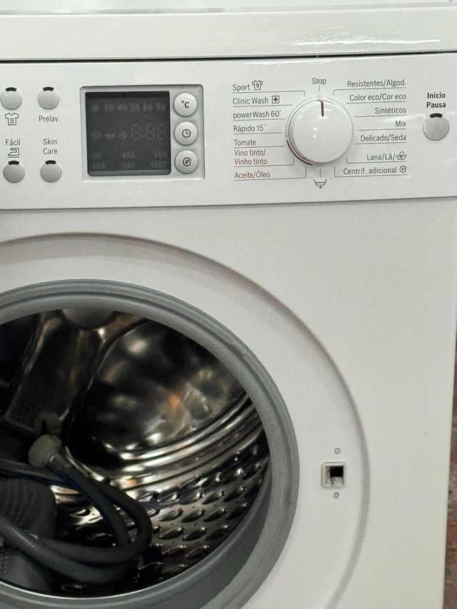 LAVADORA DE CARGA FRONTAL MARCA BOSCH DE 8 KILOS