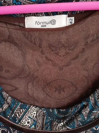 Elegante vestido estampado ajustado