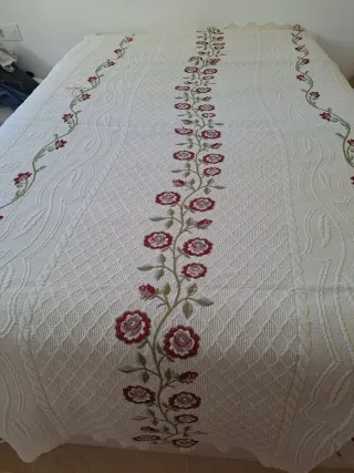 2 Colchas Cama 1.35 Bordadas Flores