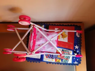 Carrito de bebé de juguete