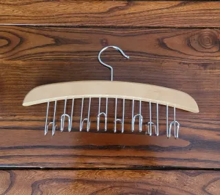 Appendiabiti per cinture e accessori