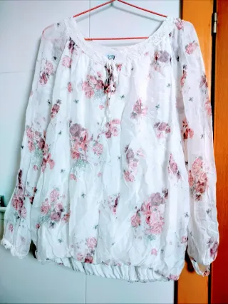 Blusa Flores Blancas Talla 38