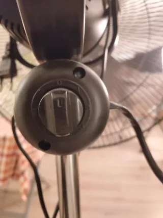 Ventilador de pie negro