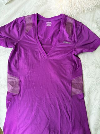 Camiseta deportiva Reebok morada