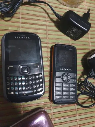Pacchetto 3 telefoni Alcatel + caricatori