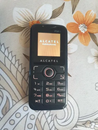 Pacchetto 3 telefoni Alcatel + caricatori