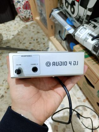 Traktor Kontrol X1 + Scheda Audio 4DJ