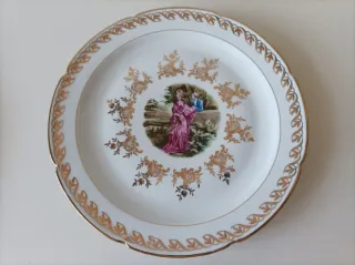 Sei piatti piani in porcellana