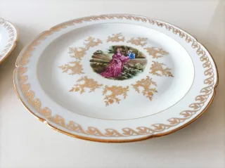 Sei piatti piani in porcellana