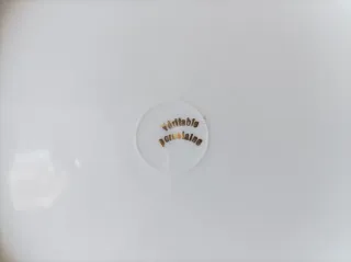 Sei piatti piani in porcellana