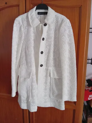 Chaqueta Zara encaje blanca mujer