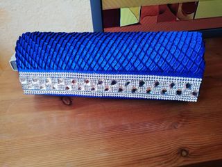 Vestido de fiesta azul con pedrería