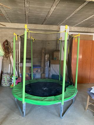 Cama elástica mediana verde