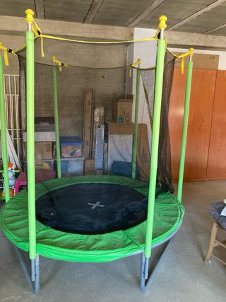 Cama elástica mediana verde