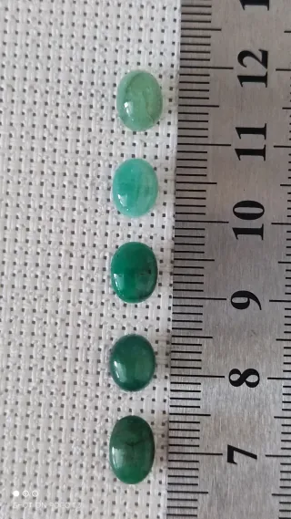 Lote 5 cabujones de Esmeralda.